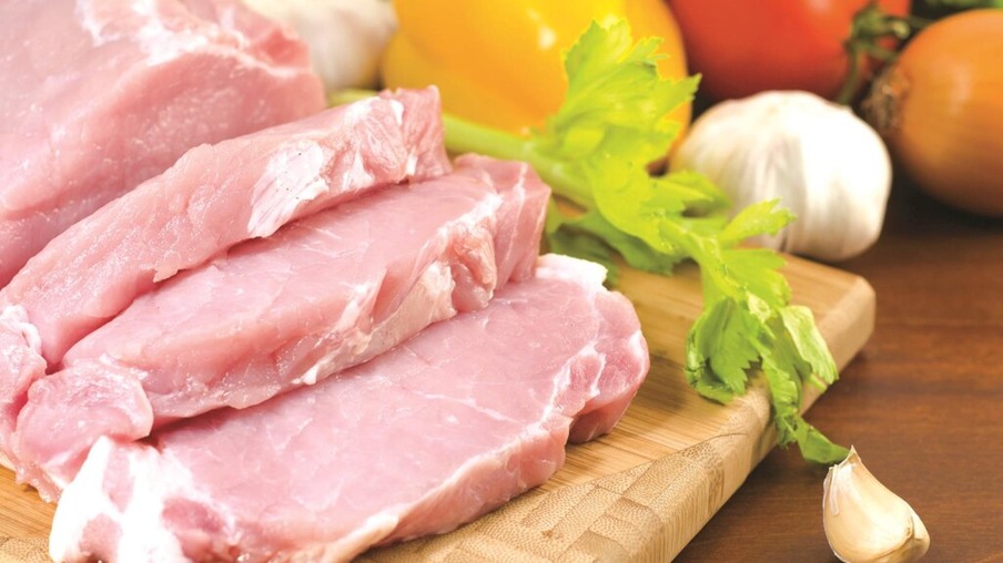 China leiloa 10.000 toneladas de carne suína de reserva