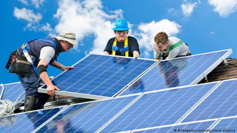 Geração própria de energia solar atinge 7 gigawatts e traz R$ 35,6 bilhões de investimentos ao País, informa ABSOLAR