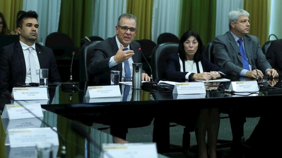 Governo vai rever monopólio da Petrobras no setor de gás