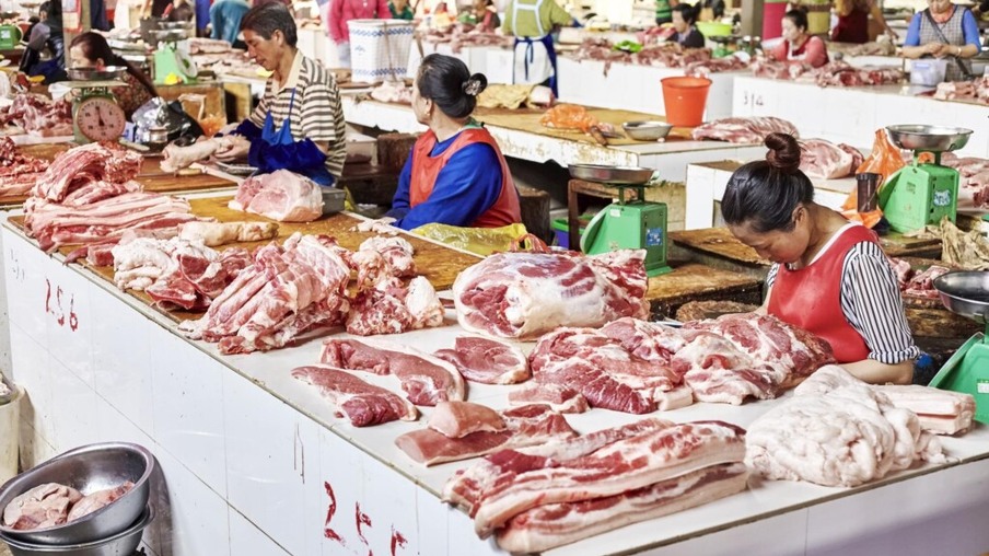 Consumo de carne suína na China deve cair entre 10 e 15%, estima Rabobank