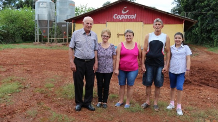 Avicultor de Cafelândia, no Paraná, conquista R$ 1,37 por animal