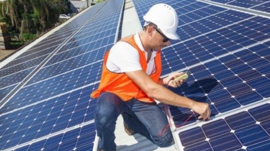Energia solar é apontada como das principais estratégias globais para reduzir impacto ambiental