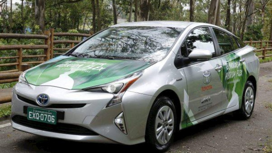 Toyota apresenta primeiro veículo híbrido flex com etanol
