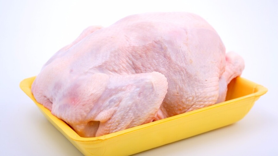Preço do frango resfriado em SP subiu 13,14% em um ano, diz IEA