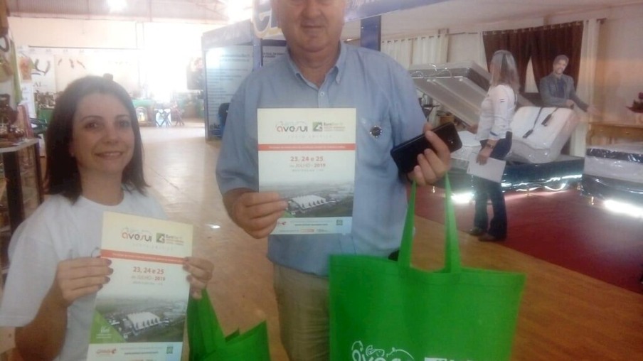 Equipe Gessulli apresenta novidades sobre a AveSui EuroTier na Expo Santa Rita no Paraguai