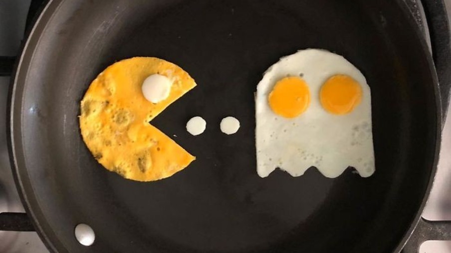 Estudante mexicana faz obras de arte com ovos no café da manhã