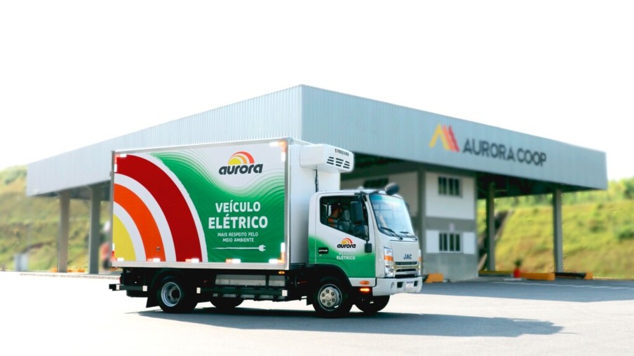 Aurora Coop investe em caminhões elétricos nas frotas de SP e RS