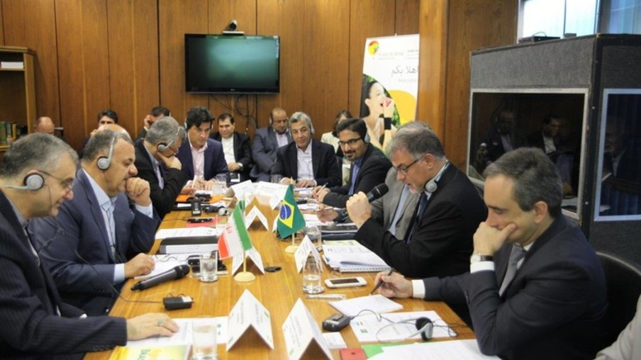 Brasil e Irã iniciam negociação para exportar material genético avícola