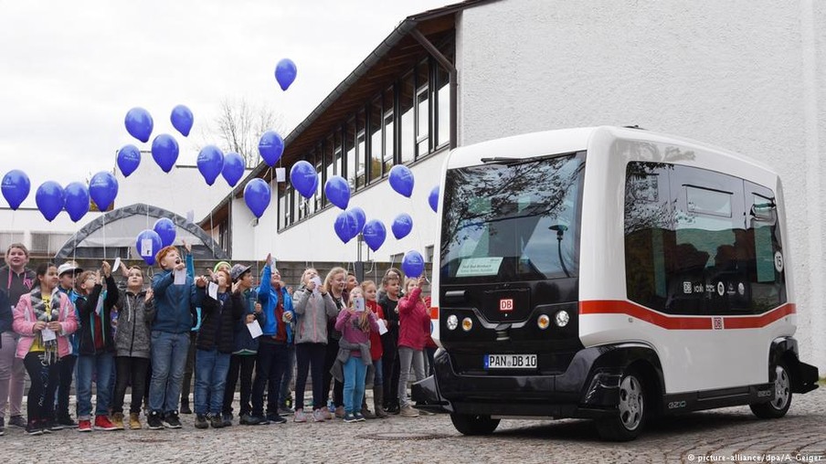 Ônibus sem motorista estreia na Alemanha