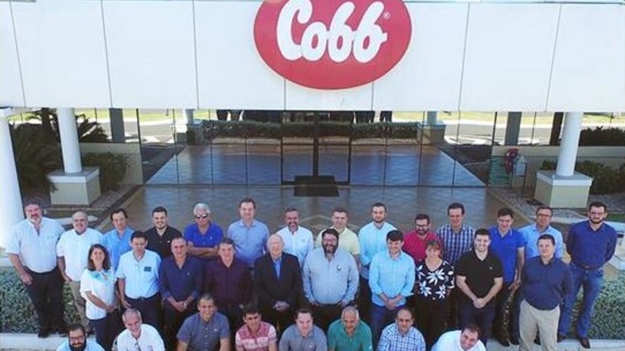 Cobb-Vantress promove encontro com produtores de pintos