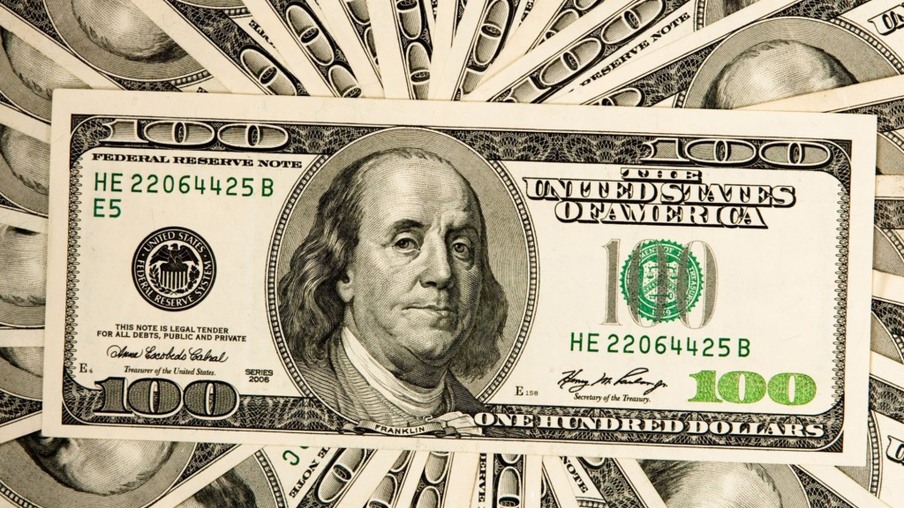 Dólar opera em queda, abaixo de R$ 5,20