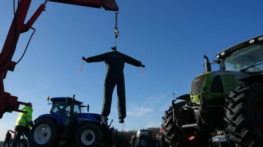 Agricultores franceses persistem em seus protestos e bloqueios de estradas