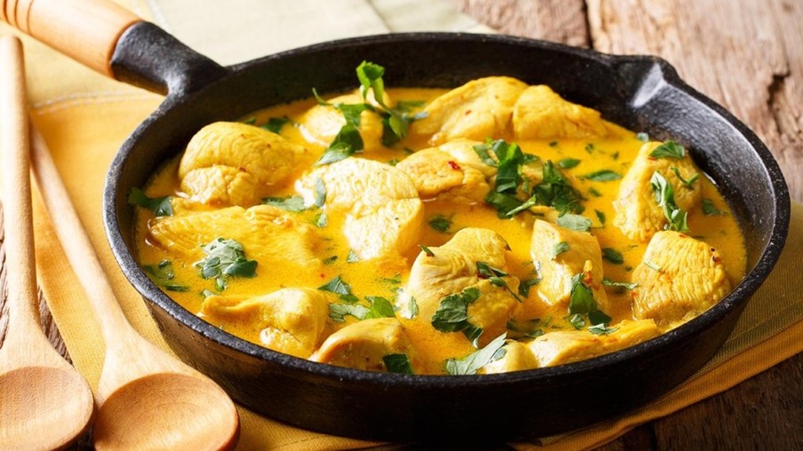 Frango ao Curry: Uma explosão de sabores marcantes