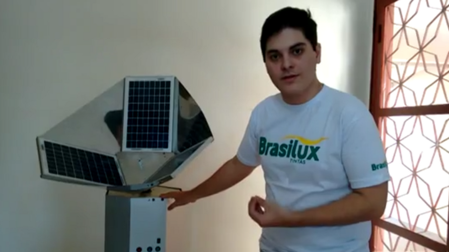 Jovem brasileiro cria máquina de tratamento de água movida a energia solar