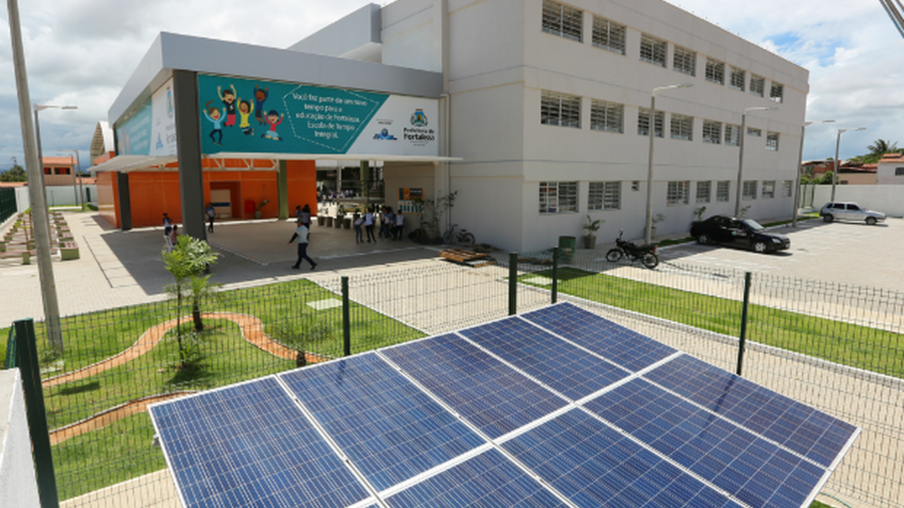 Projeto aprovado facilita implantação de energia solar nas escolas e unidades de saúde de Fortaleza