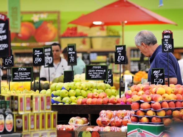 Estande de frutas em supermercado da rede Pão de Açúcar, no bairro do Butantã Estande de frutas em supermercado da rede Pão de Açúcar, no bairro do Butantã