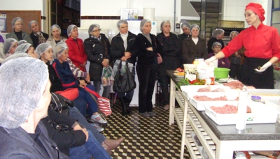 Curso de capacitação às merendeiras é aplicado em Estrela (RS) Curso de capacitação às merendeiras é aplicado em Estrela (RS)