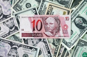 Consumo menor e câmbio afetam múltis Consumo menor e câmbio afetam múltis