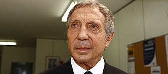 ABILIO32 BSB DF – MICHEL KLEIN/ABILIO DINIZ – ECONOMIA – O presidente do conselho de administração do Pão de Açúcar, Abílio Diniz, concede entrevista a imprensa após reunião com presidente do Conselho Administrativo de Defesa Econômica (Cade), Arthur Badin, para tratar da compra das Casas Bahia pelo Pão de Açúcar, na sede do CADE em […]