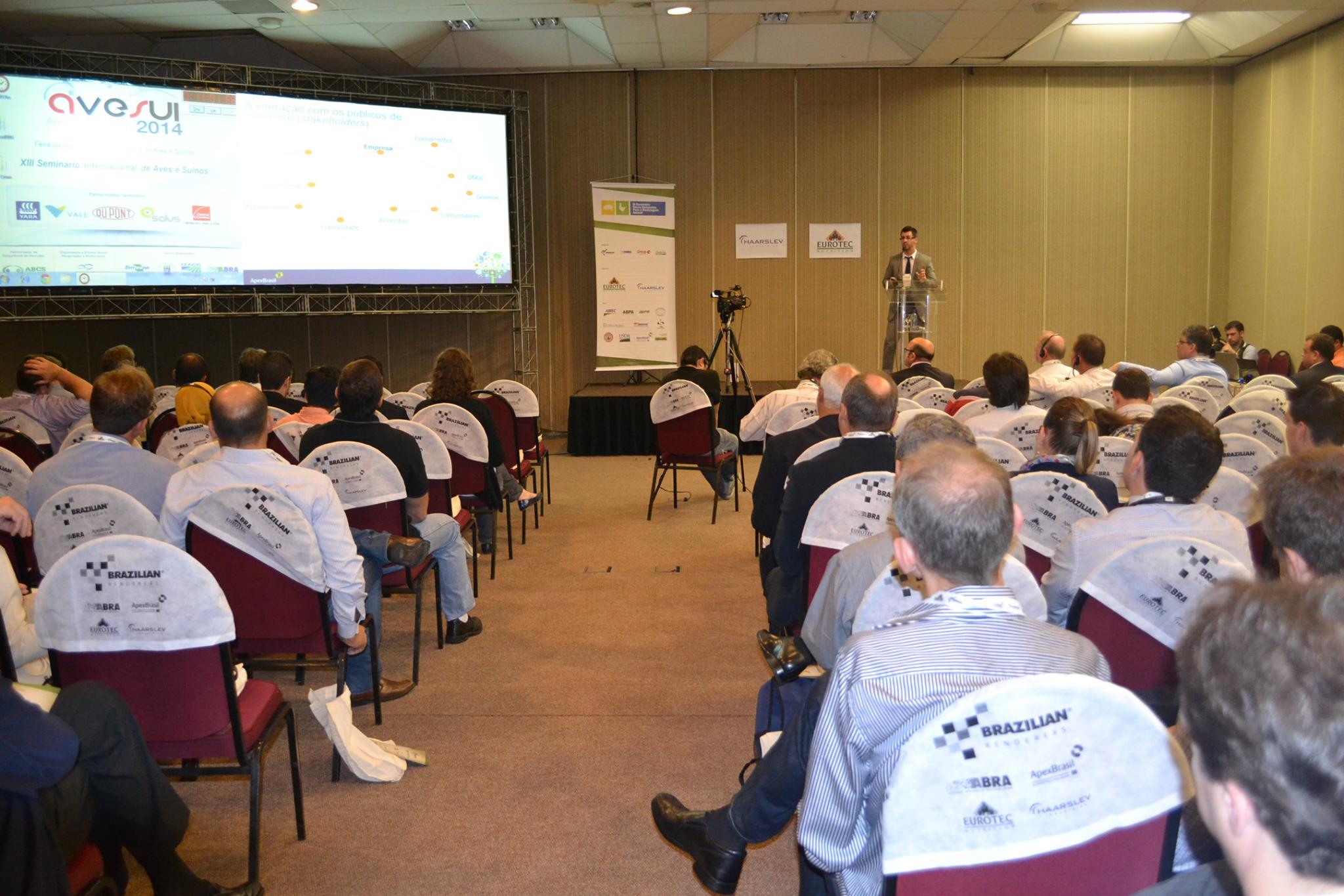 Especialistas apresentam as vantagens na produção e utilização de alimentos provenientes da reciclagem animal