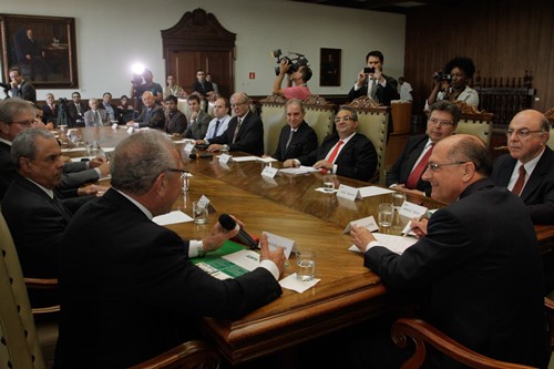 O governador Geraldo Alckmin, autoriza ações preventivas contra a Influenza aviária. O governador Geraldo Alckmin, autoriza ações preventivas contra a Influenza aviária.