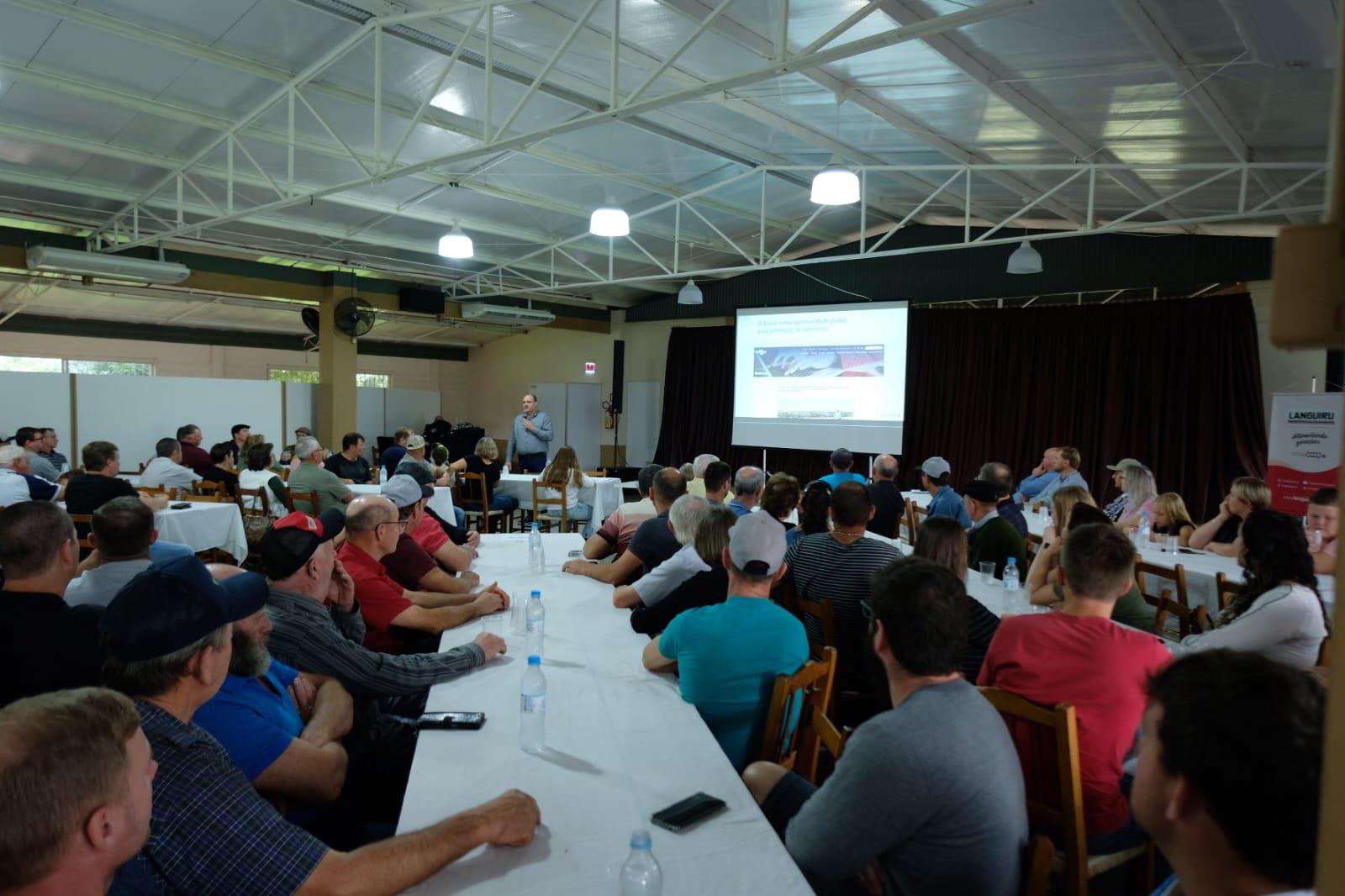 Agroceres PIC discute importância da biossegurança para a competitividade na produção de suínos em evento da Cooperativa Languiru Agroceres PIC discute importância da biossegurança para a competitividade na produção de suínos em evento da Cooperativa Languiru