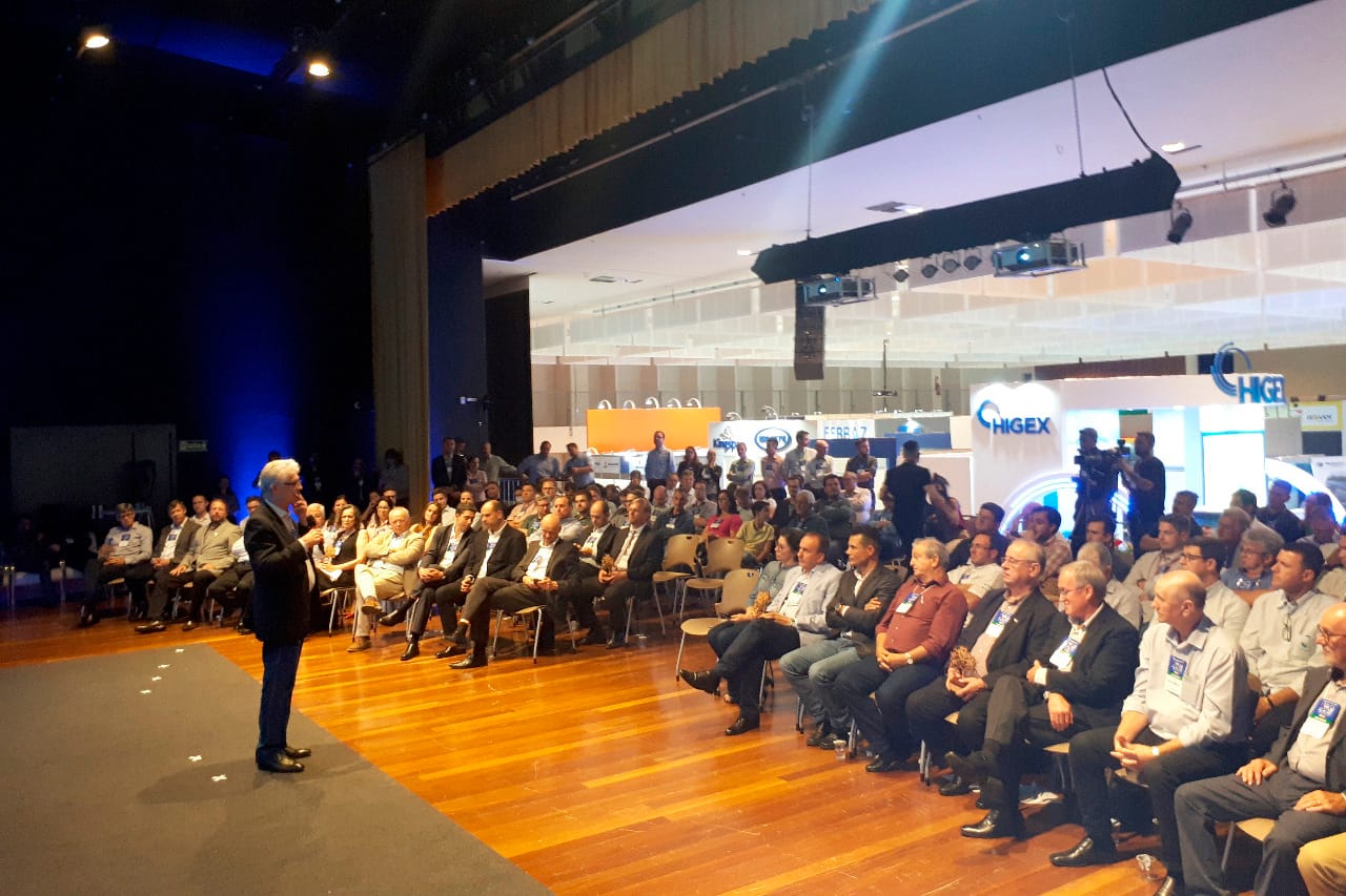 AveSui 2022 debate como ajudar o Paraná a ser o melhor supermercado do mundo