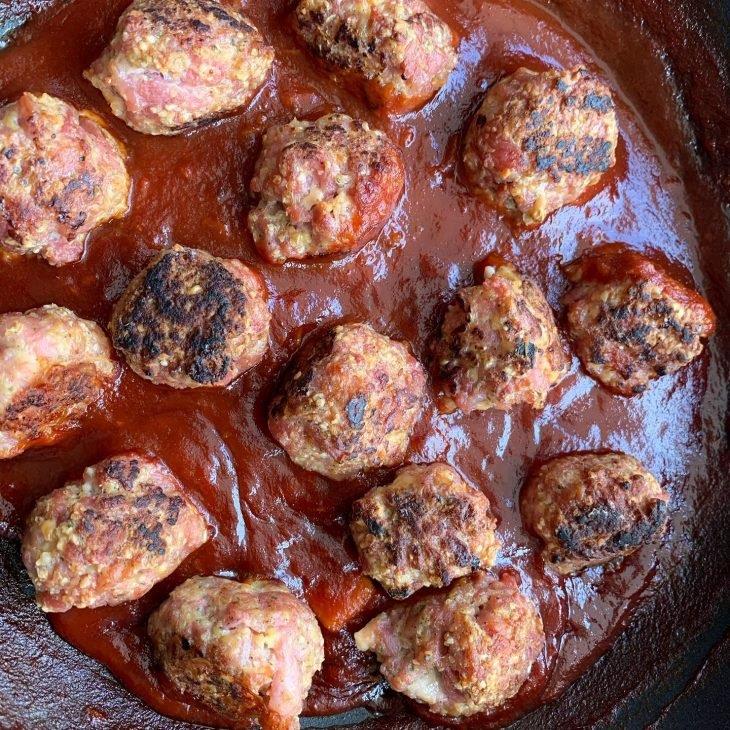 Almôndegas de linguiça com molho Almôndegas de linguiça com molho