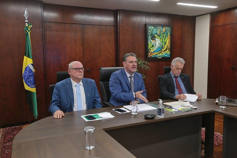 Ministro Fávaro debate com cooperativas agropecuárias sobre o Plano Safra