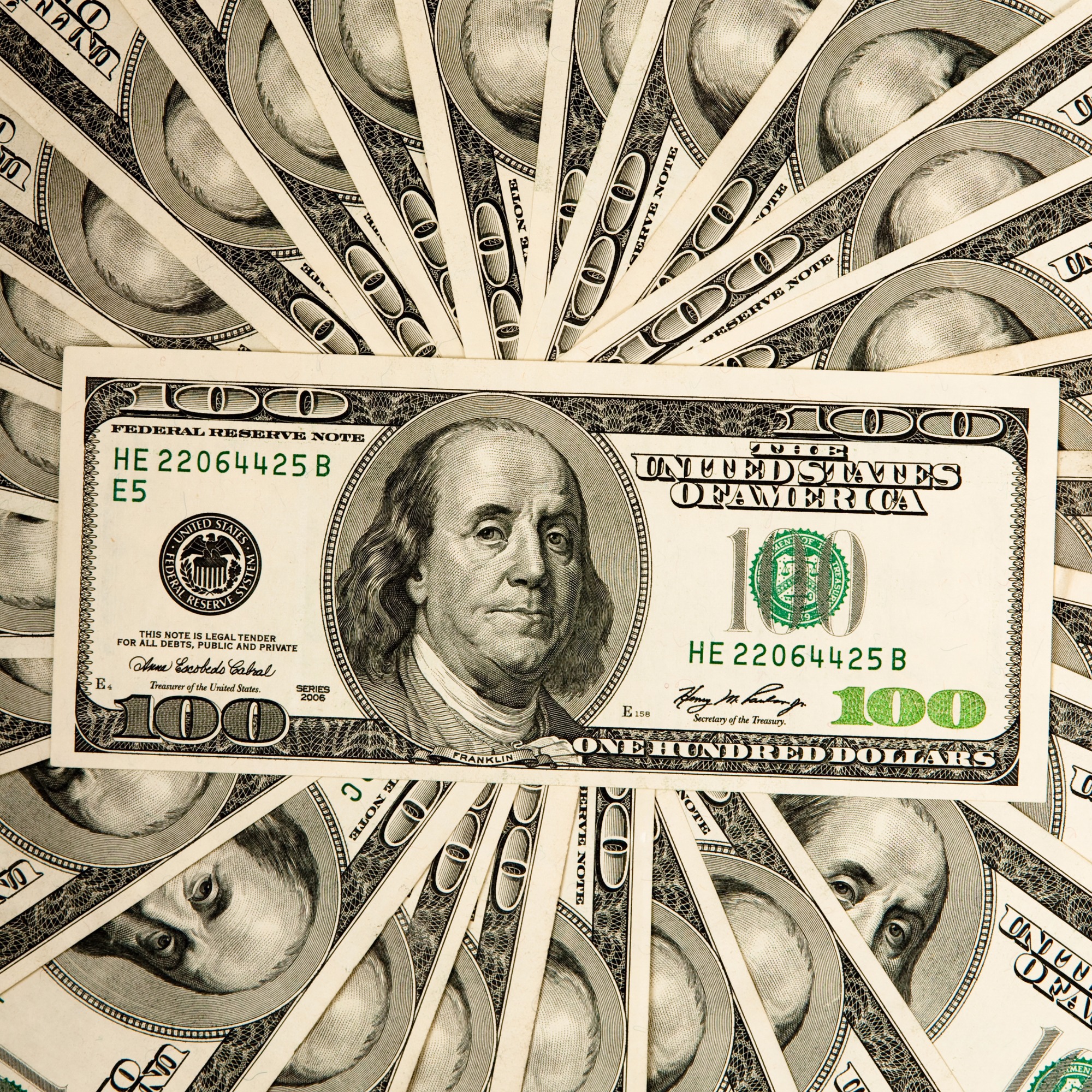 Dólar tem leve alta ante real de olho em tensões EUA-China e medidas de estímulo Dólar tem leve alta ante real de olho em tensões EUA-China e medidas de estímulo