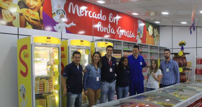 BRF inaugura mercado para funcionários no Paraná