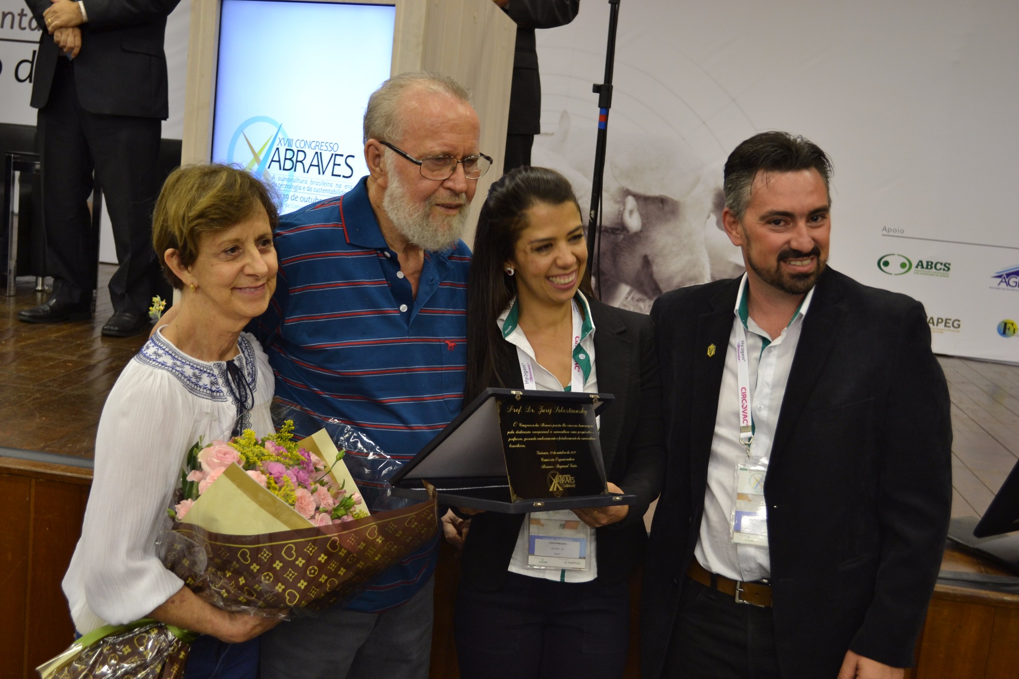 Primeiro dia da Abraves 2017 é marcado por homenagem