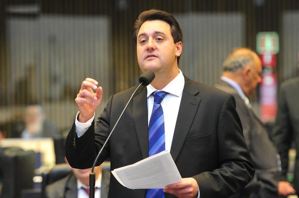 Ratinho Junior assina o convênio de delegação de pedágios das rodovias estaduais