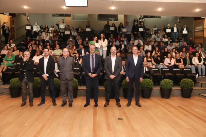 Paraná entrega 83 certificados a empresas e companhias que cumprem papel ambiental