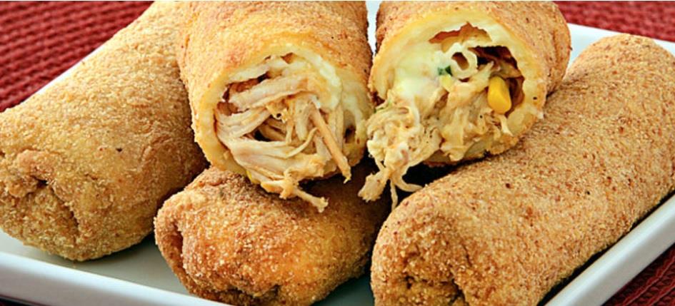 Panqueca empanada com recheio de frango Panqueca empanada com recheio de frango