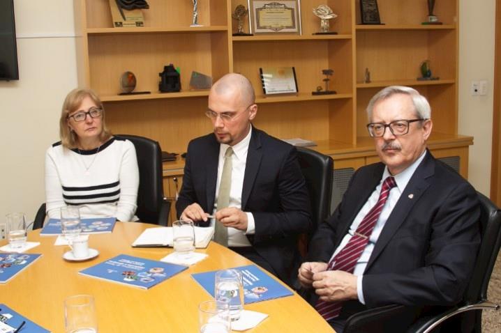 Cônsul da Rússia discute retomada de exportações de carne na Ocepar Cônsul da Rússia discute retomada de exportações de carne na Ocepar