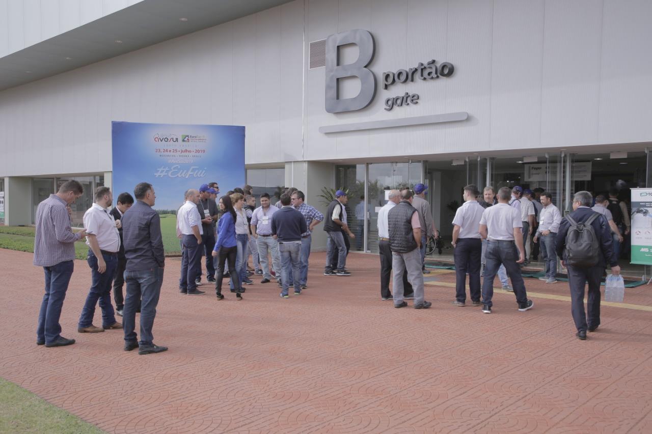 Governo do Paraná autoriza eventos presenciais de até 500 pessoas e inicia retomada Governo do Paraná autoriza eventos presenciais de até 500 pessoas e inicia retomada