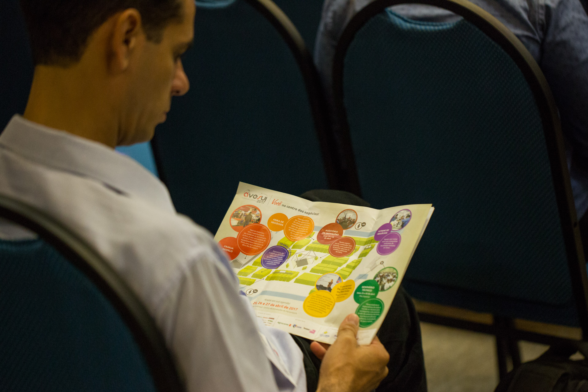 AveSui 2017 abre com debates sobre saúde animal, nutrição e novas tecnologias para produção