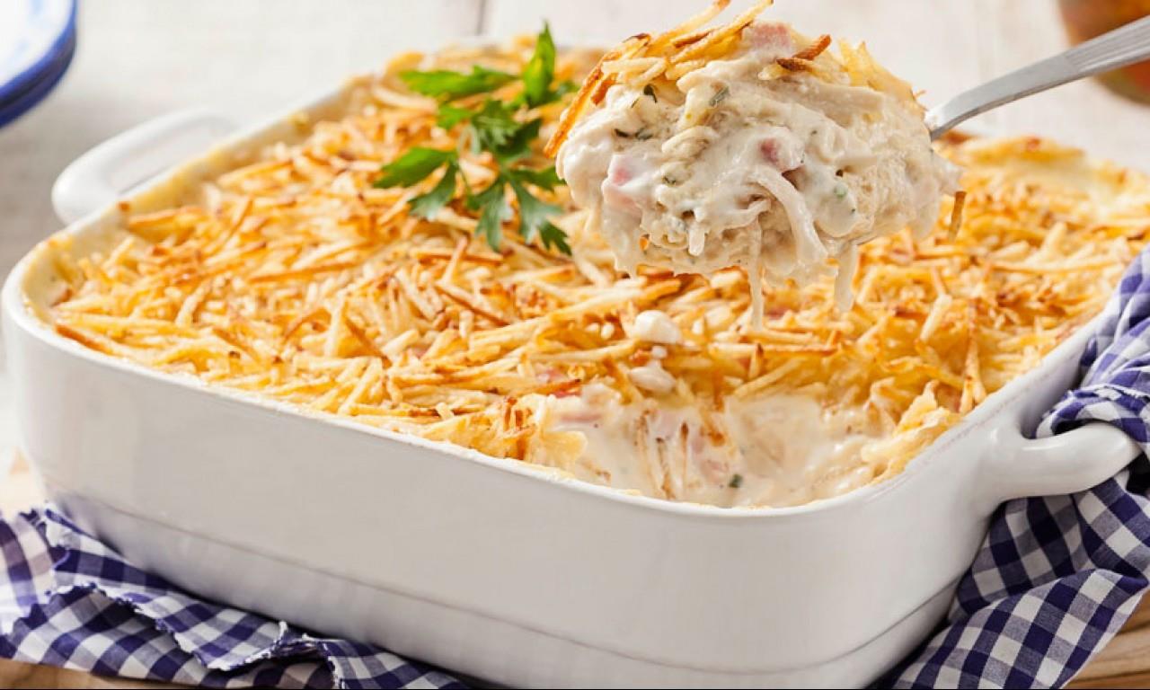 Fricassê com filé de peito de frango desfiado Fricassê com filé de peito de frango desfiado