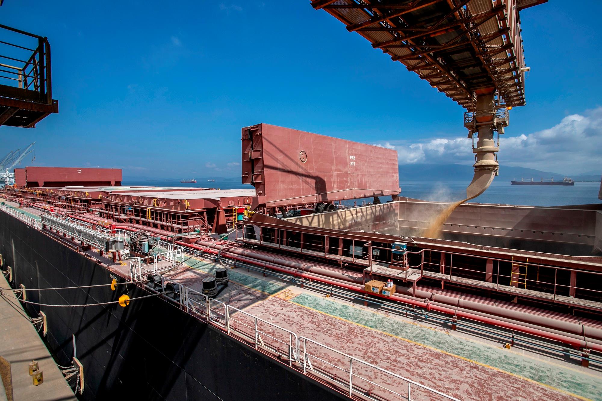 Porto de Paranaguá lança edital para leilão de área de carga geral