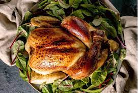 Conheça a aposta bilionária da Costco com frangos de rotisserie a US$ 4,99