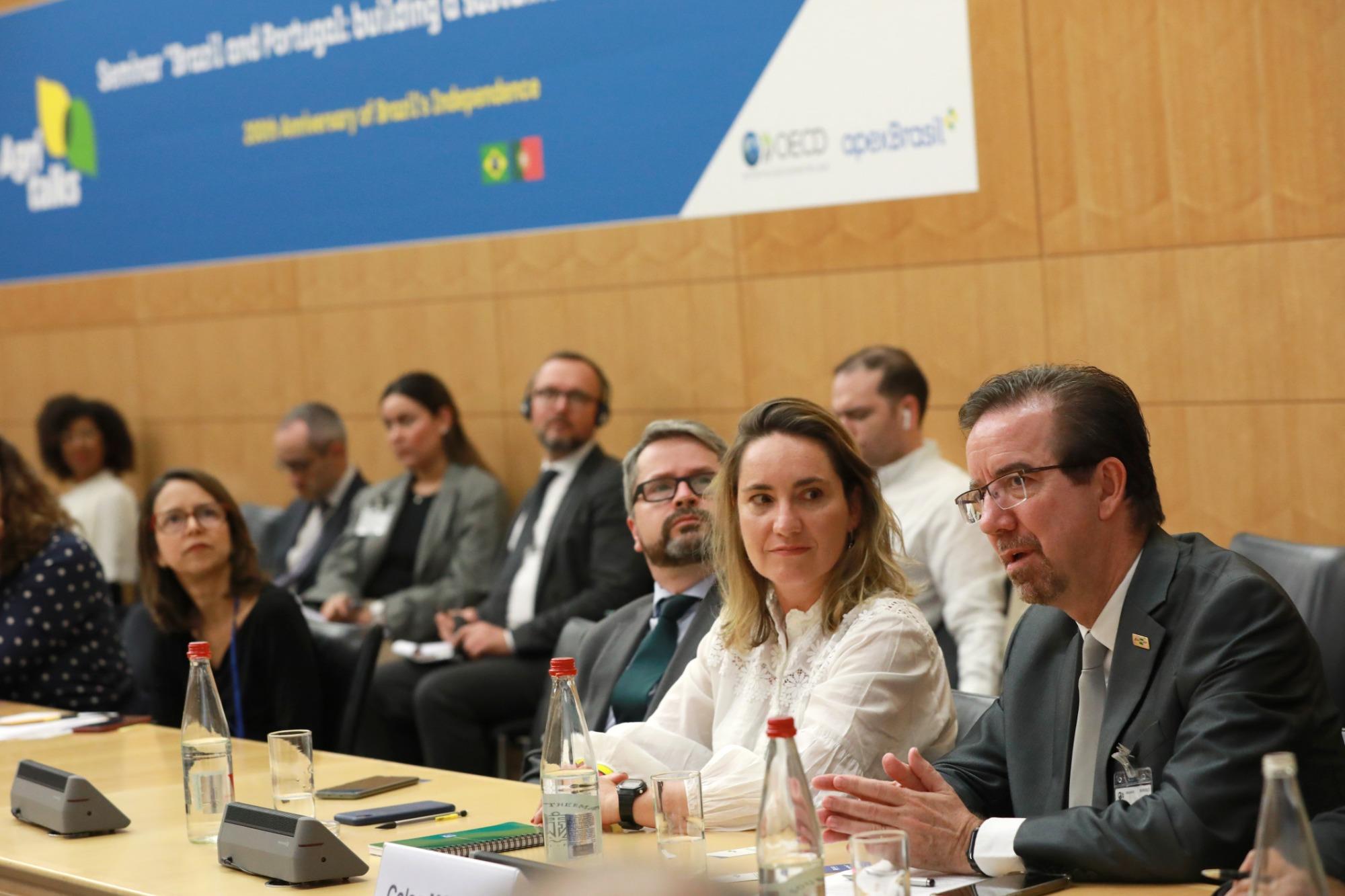 Presidente da Embrapa fala na OCDE. Ciência na agricultura brasileira é destaque Presidente da Embrapa fala na OCDE. Ciência na agricultura brasileira é destaque