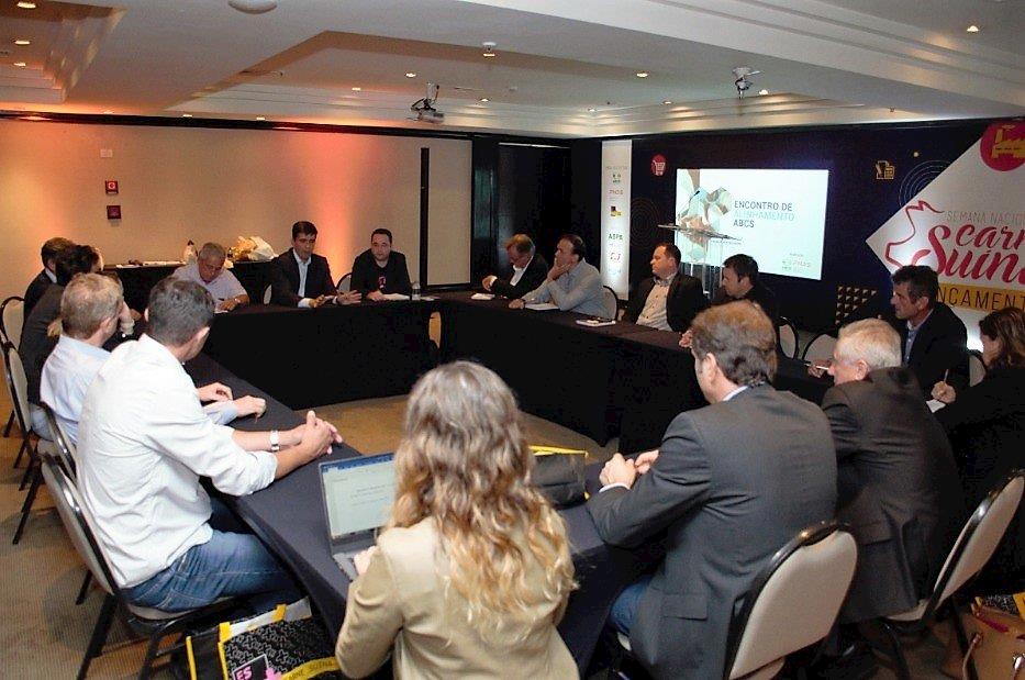 Diretoria da ABCS debate o uso da ractopamina na suinocultura brasileira