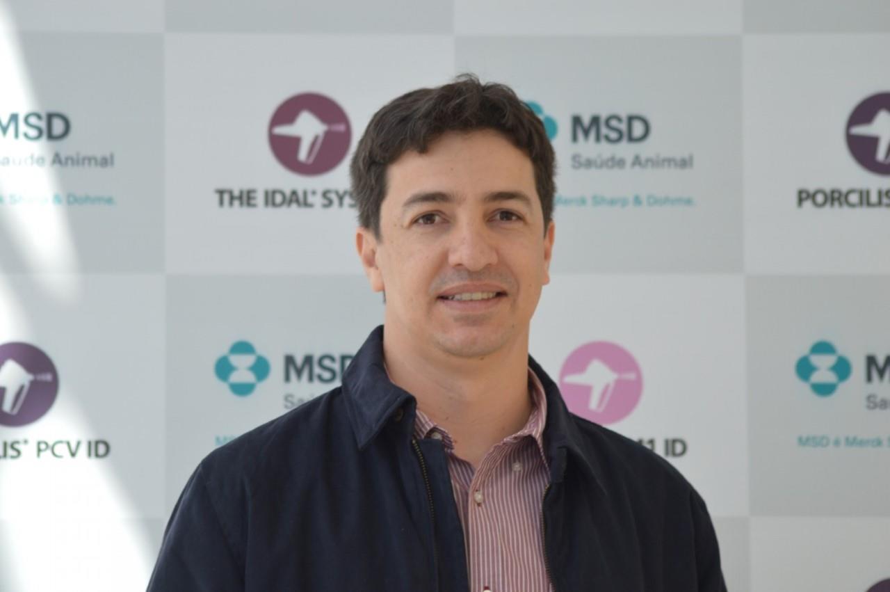 Live sobre "Vacinação sem agulha: Inovação tecnológica e os Impactos da Ileíte" - Robson Gomes e Erich Nascimento, MSD Saúde Animal