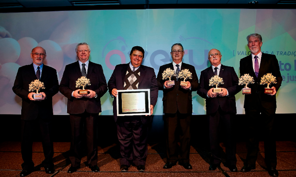 Prêmio Quem é Quem: Maiores e Melhores Cooperativas será em Junho Prêmio Quem é Quem: Maiores e Melhores Cooperativas será em Junho