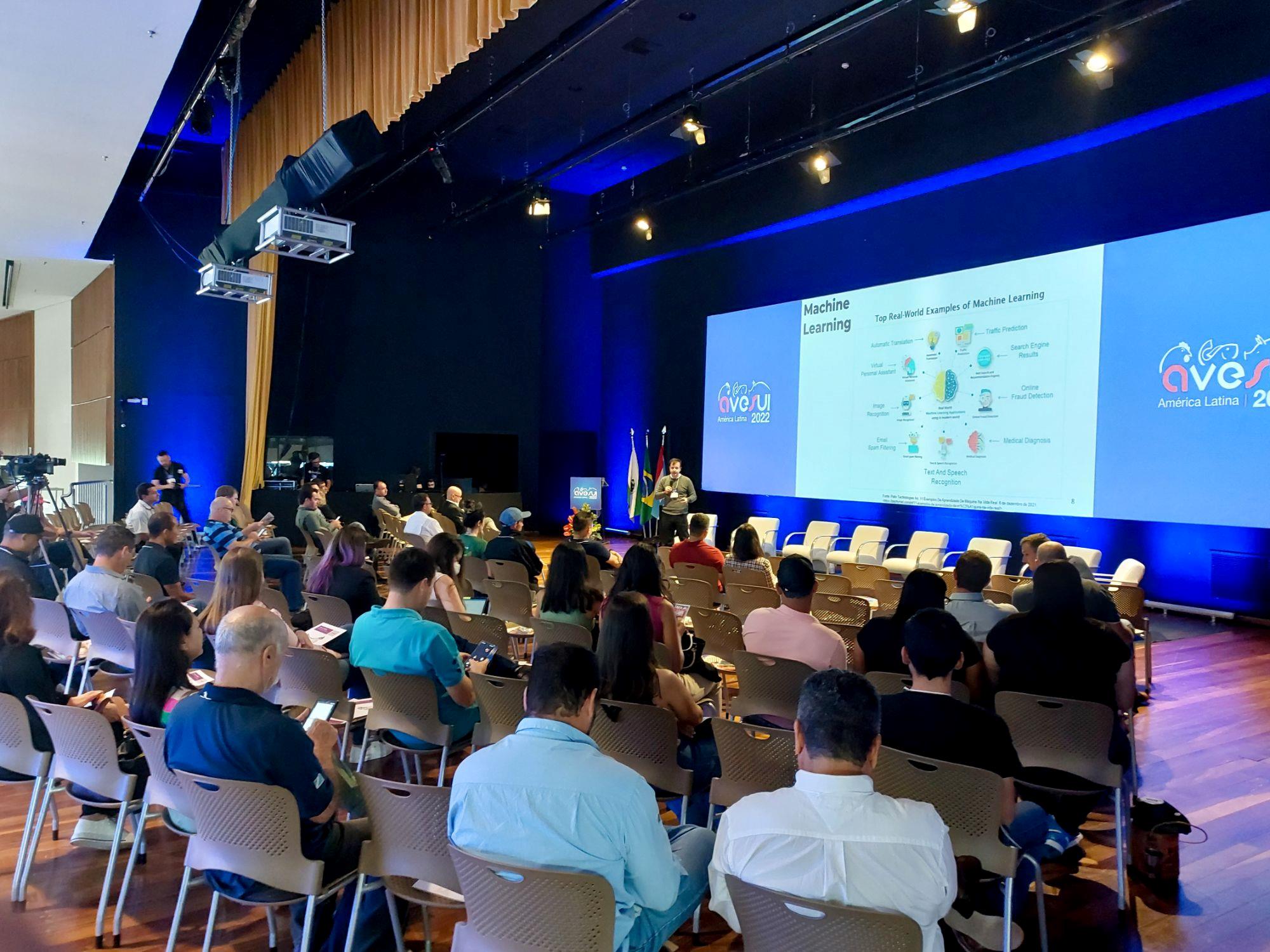 AveSui América Latina 2022 reúne congressistas e visitantes de vários países no primeiro dia de feira