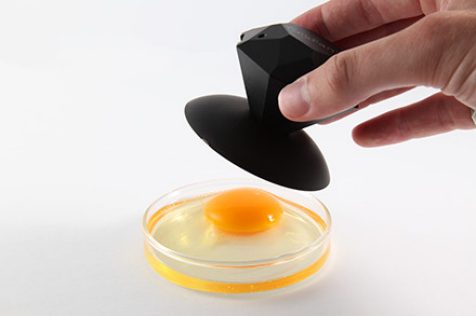 Sensor permite medir cor da gema com auxílio de smartphones