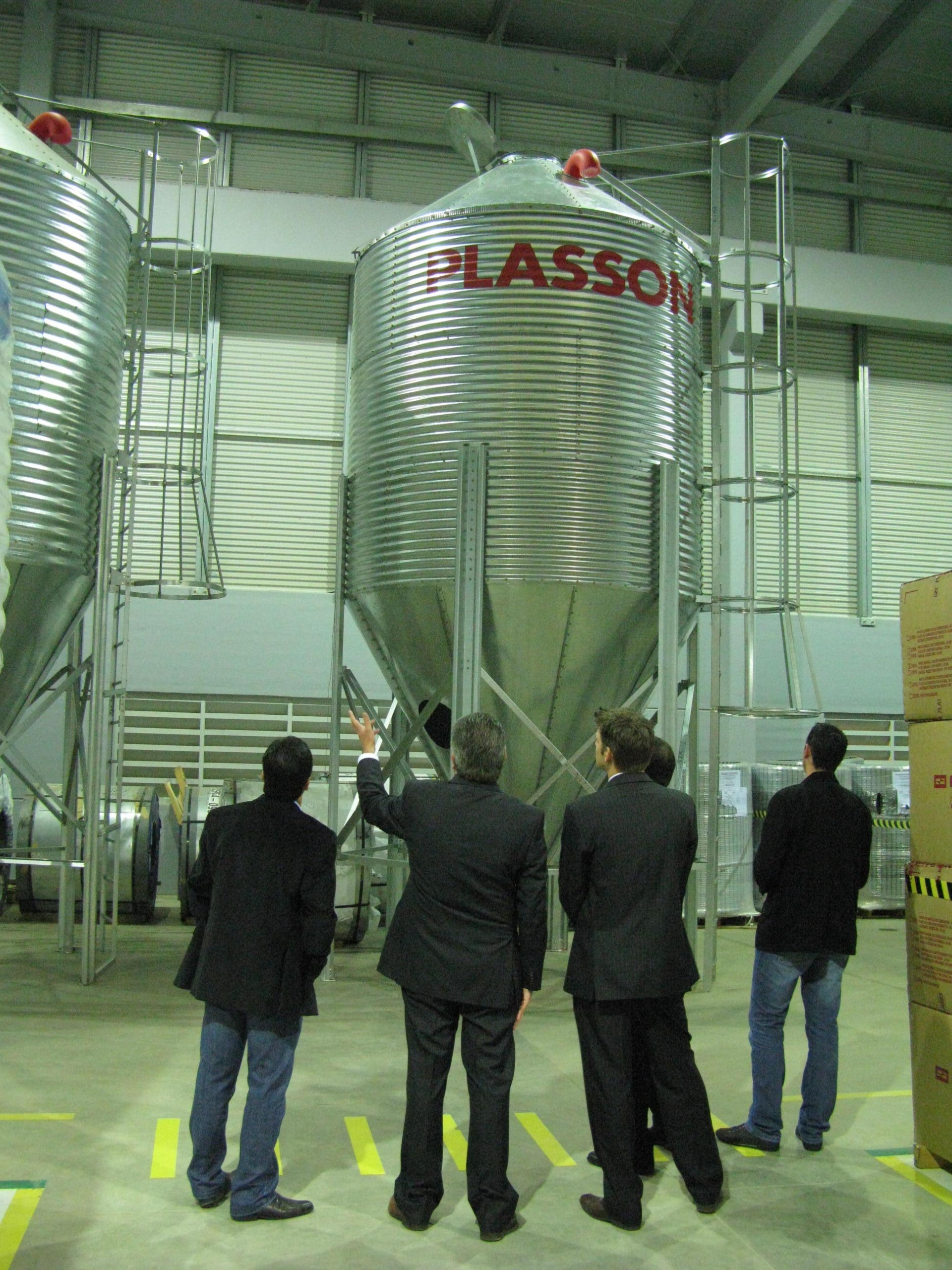 Gigante em equipamentos avícola prepara investimento de R$ 28 milhões Gigante em equipamentos avícola prepara investimento de R$ 28 milhões