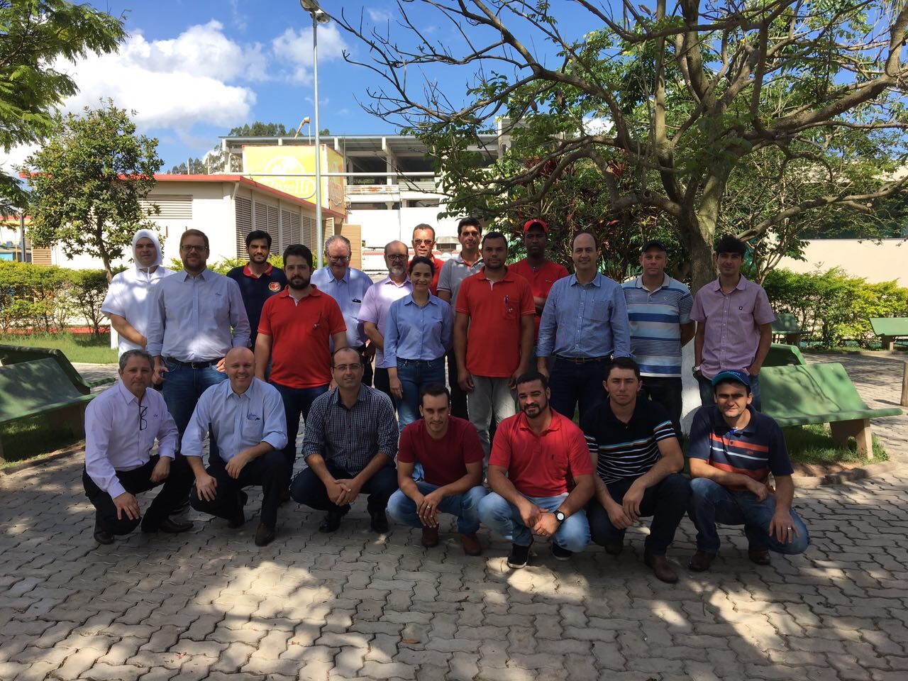 Genética avícola promove seminários enfatizando melhores práticas de manejo