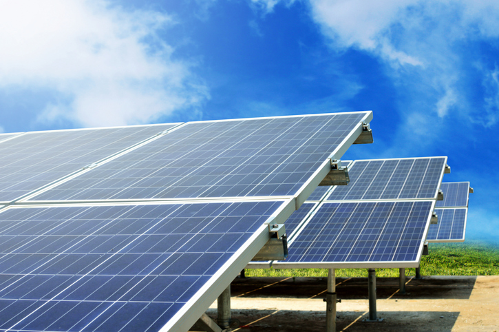 Power plant using renewable solar energy with sun